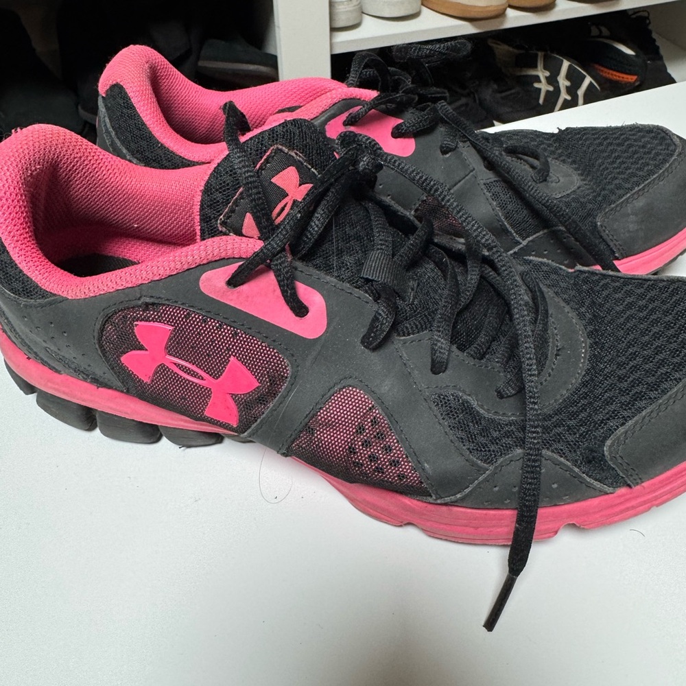 Under Armour Women's Black and Pink Athletic Shoes